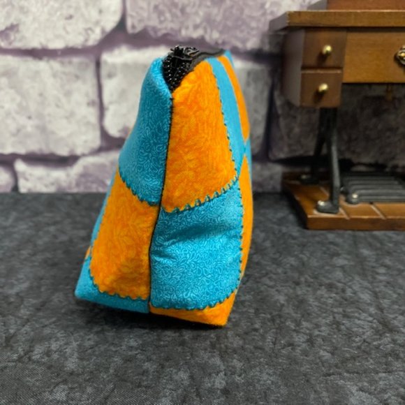 Handmade Quilted Cosmetic Bag - Picture 4 of 9